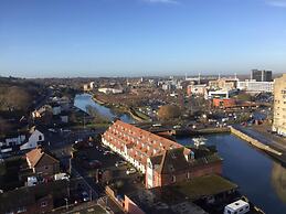 Toothbrush Apartments Waterfront - Adults Only