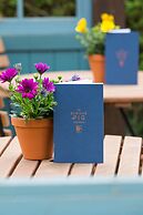 The Curious Pig in the Parlour