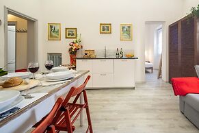 Central Station Apartment by Mmega