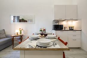 Central Station Apartment by Mmega