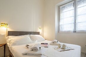 Central Station Apartment by Mmega