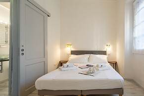 Central Station Apartment by Mmega