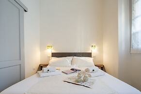 Central Station Apartment by Mmega