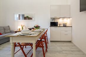 Central Station Apartment by Mmega