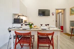 Central Station Apartment by Mmega