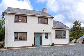 3-bed House in Clonmany With Panoramic Hillside Se