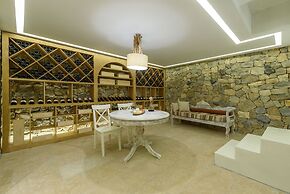 Phaos Cellaria Estate