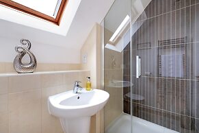 London Heathrow Living Holywell Serviced Houses