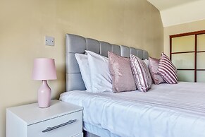 London Heathrow Living Holywell Serviced Houses