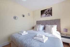 London Heathrow Living Holywell Serviced Houses