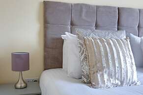 London Heathrow Living Holywell Serviced Houses