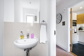 London Heathrow Living Holywell Serviced Houses