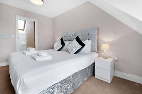 London Heathrow Living Holywell Serviced Houses