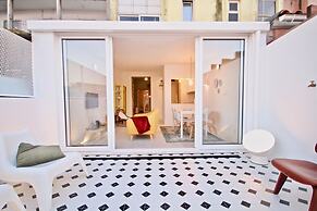 Akicity Ourique Charm