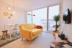 Akicity Ourique Charm