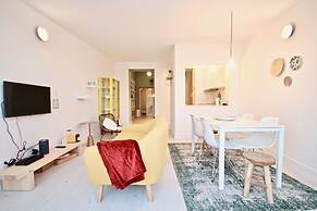 Akicity Ourique Charm