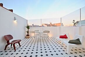 Akicity Ourique Charm