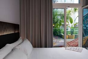 Chic & Basic Gravity