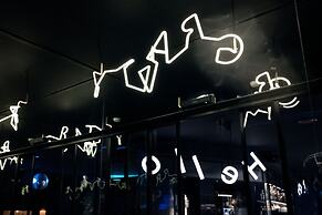 Chic & Basic Gravity