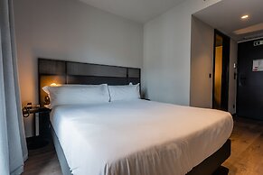 Chic & Basic Gravity