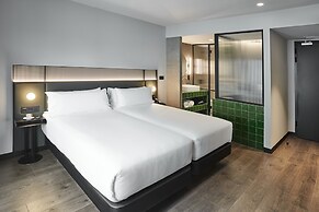 Chic & Basic Gravity