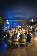 Chic & Basic Gravity