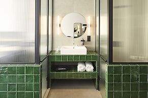 Chic & Basic Gravity