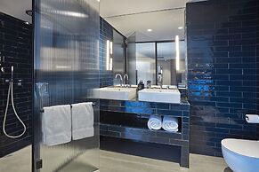 Chic & Basic Gravity