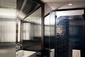 Chic & Basic Gravity