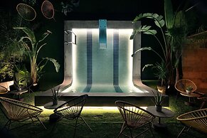 Chic & Basic Gravity