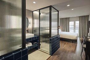 Chic & Basic Gravity