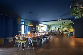 Chic & Basic Gravity