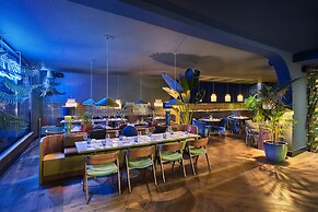 Chic & Basic Gravity