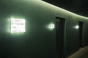 Chic & Basic Gravity