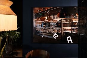 Chic & Basic Gravity