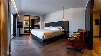 Chic & Basic Gravity