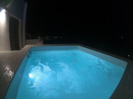 Amphitrite Suites Santorini