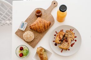 Amphitrite Suites Santorini