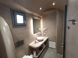 Amphitrite Suites Santorini