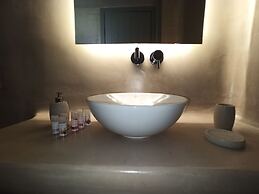 Amphitrite Suites Santorini