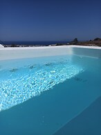 Amphitrite Suites Santorini