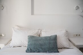 Amphitrite Suites Santorini