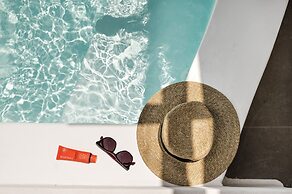 Amphitrite Suites Santorini