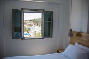 Amphitrite Suites Santorini