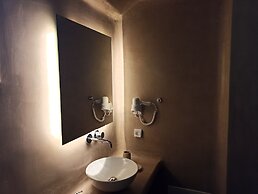 Amphitrite Suites Santorini