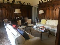 Luxurious Palazzo in Venice in the Rialto Area With Housekeepercook