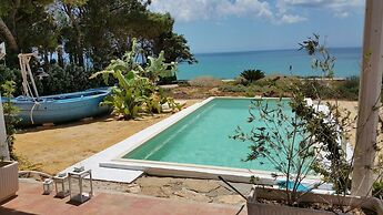 Jabia Beach House - Villa on the Beach - Private Beach