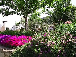 Rose Garden, Super Cheap Holiday Home in the Southernmost tip of Sardi