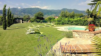 Villa In Lucca Placed in a Residential Area, all Services Nearby