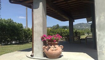 Villa In Lucca Placed in a Residential Area, all Services Nearby